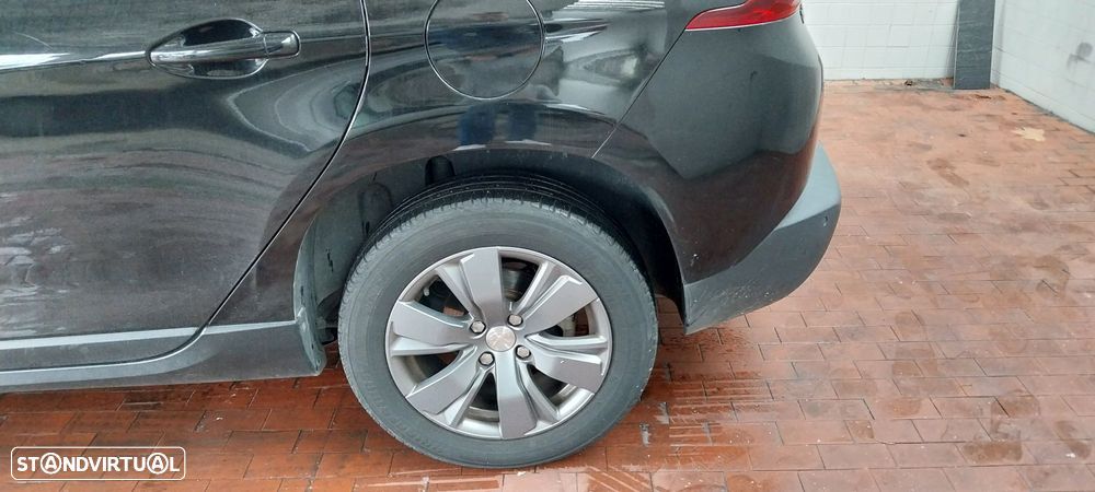 Peugeot 2008 1.2 PureTech Allure - 3