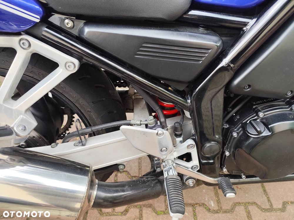 Yamaha FZS - 11