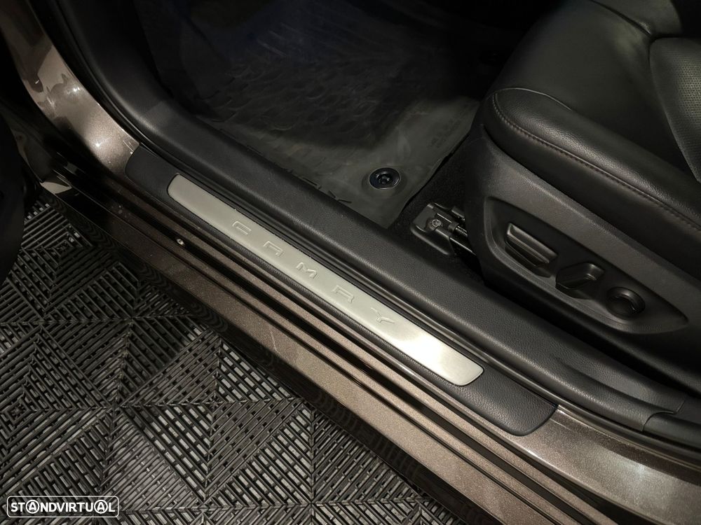 Toyota Camry 2.5 Hybrid Luxury - 55
