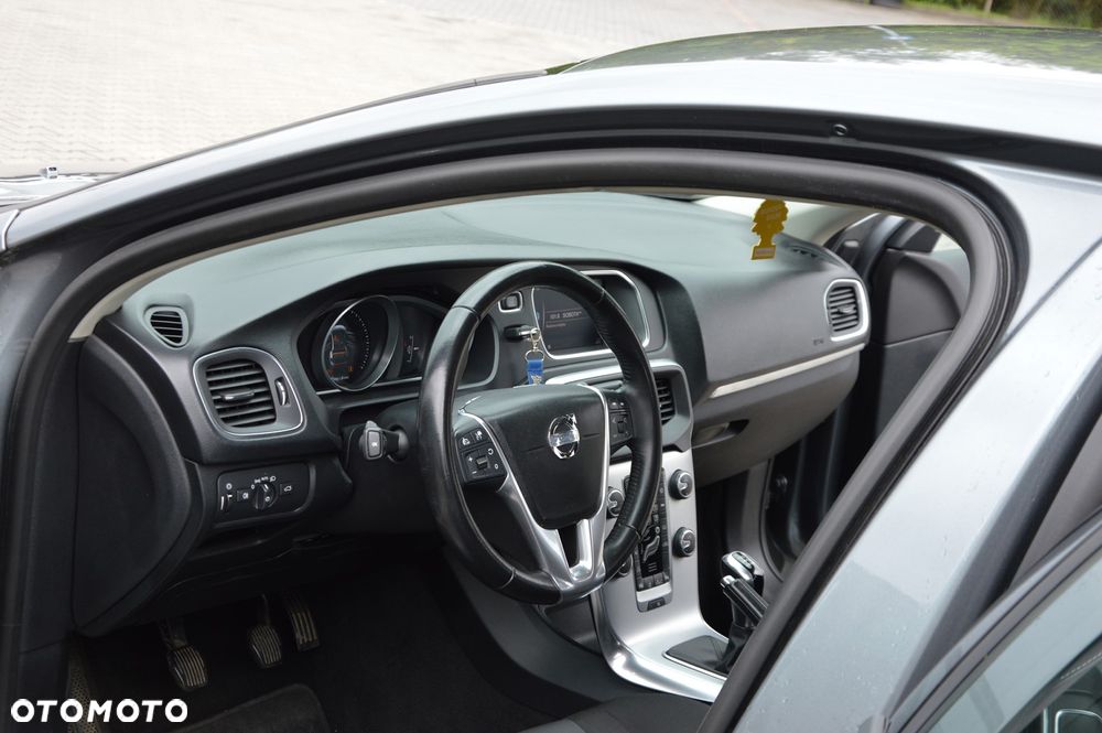 Volvo V40 D2 Momentum - 19