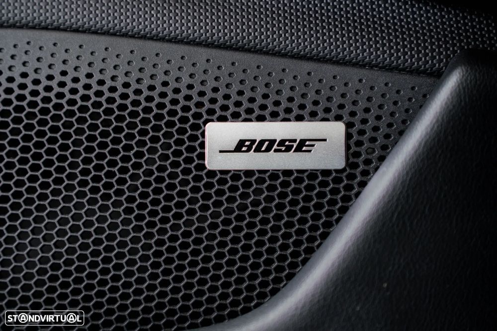 Porsche Taycan Cross Turismo 4 - 32