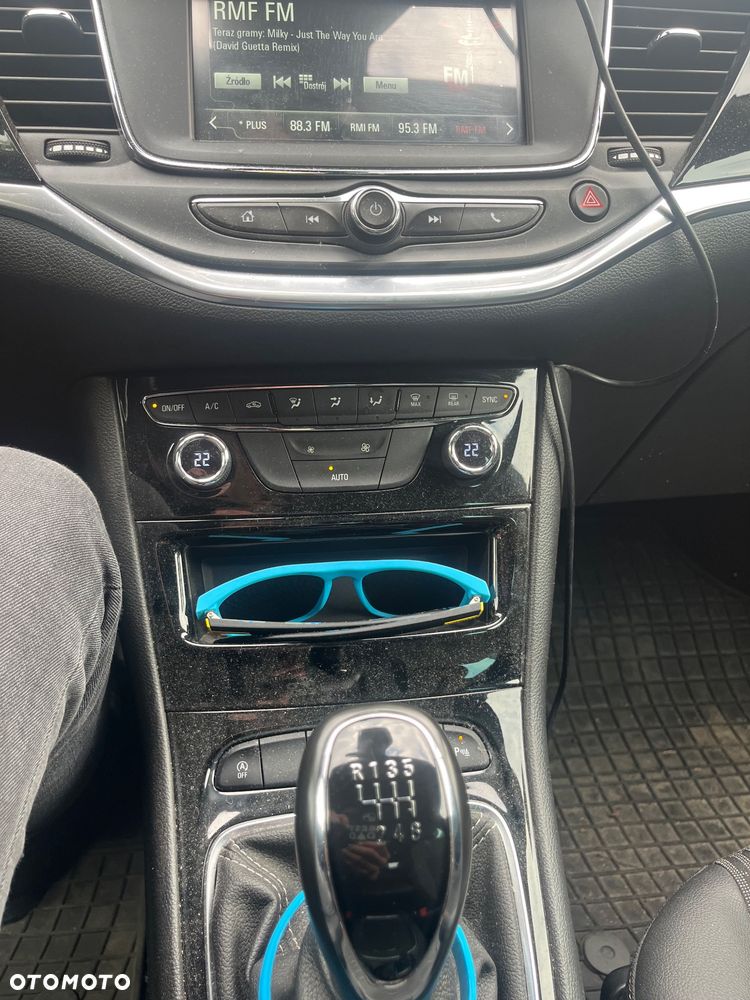 Opel Astra 1.2 T Light S&S - 8