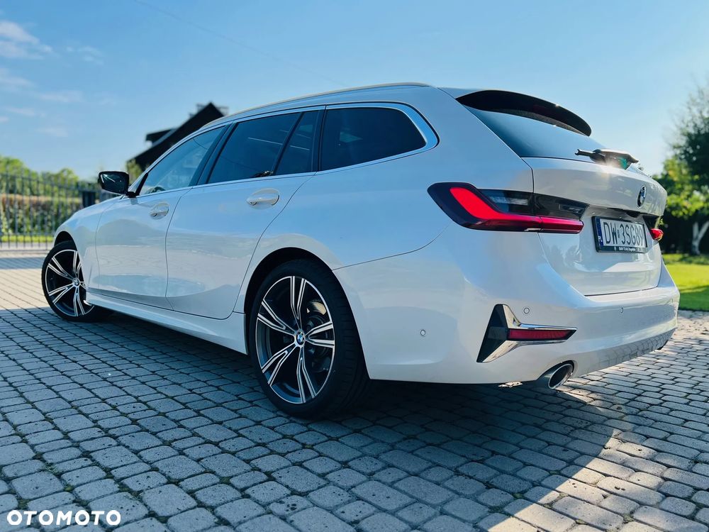 BMW Seria 3 320d xDrive Luxury Line sport - 11