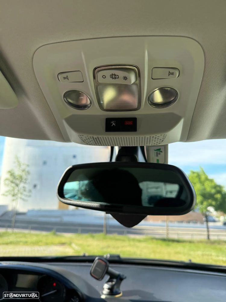 Peugeot 2008 1.2 PureTech Style - 9