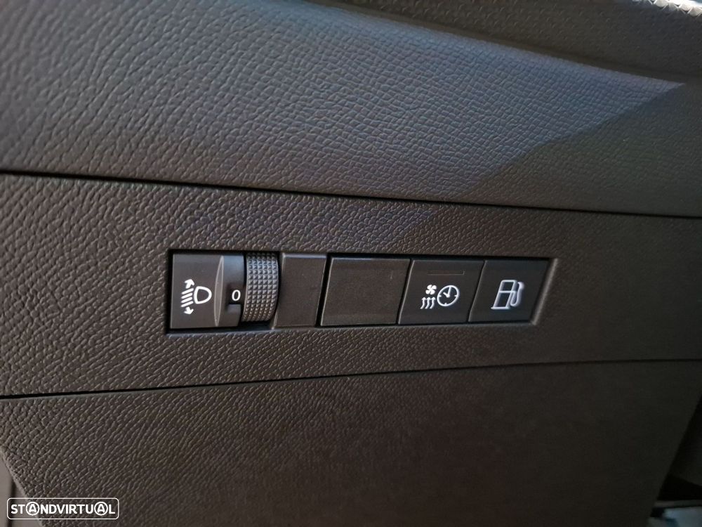 Opel Astra 1.6 T Hybrid Plug-In GS — fotografia 21
