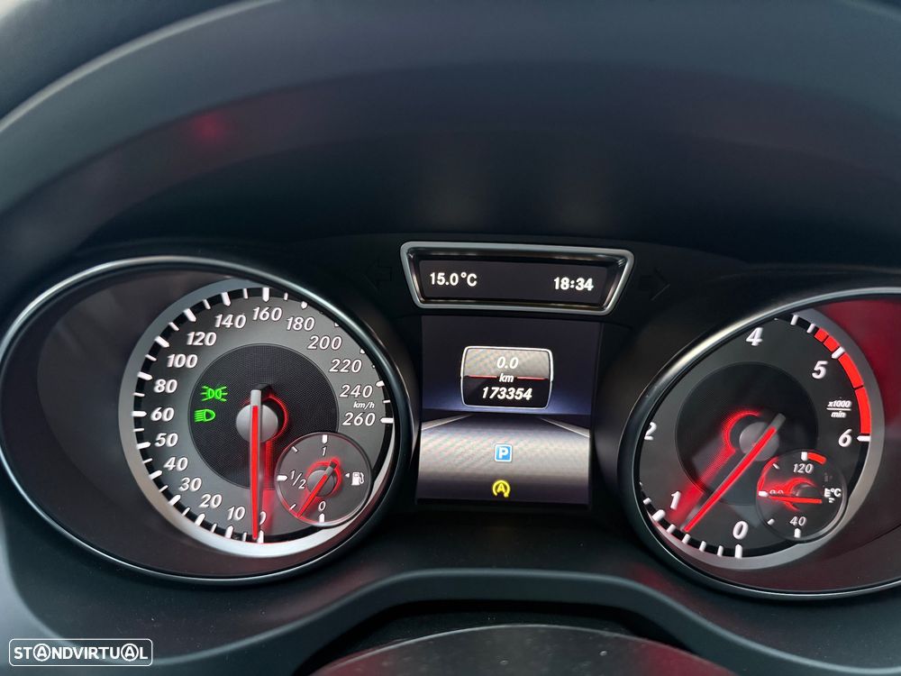 Mercedes-Benz CLA 200 d Shooting Brake - 12