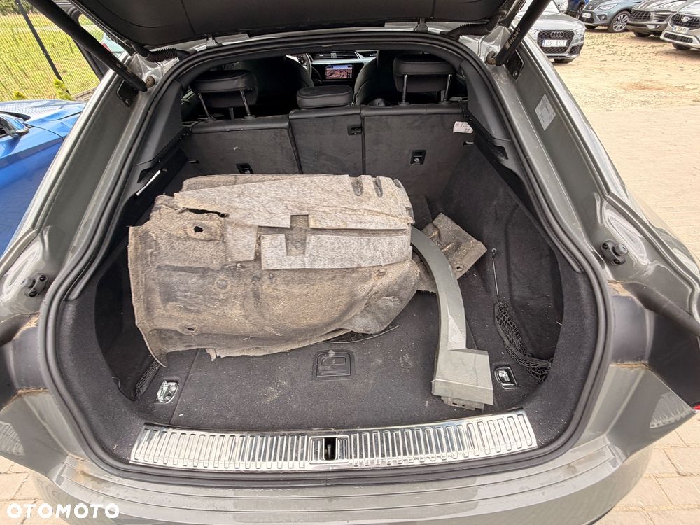 Audi Q8 Sportback e-tron 55 quattro S line - 38