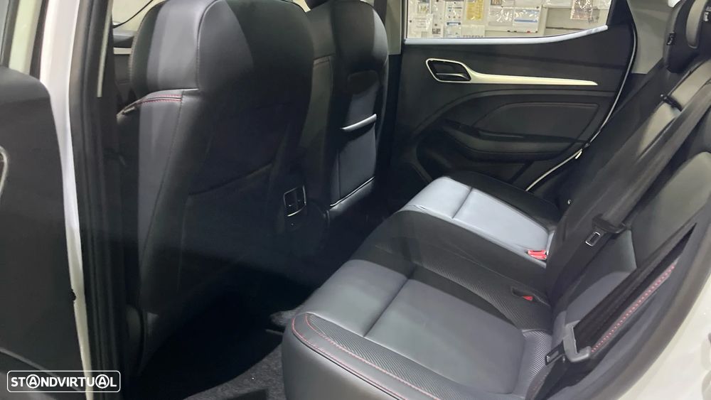 MG ZS EV 72.6 kWh Luxury - 31