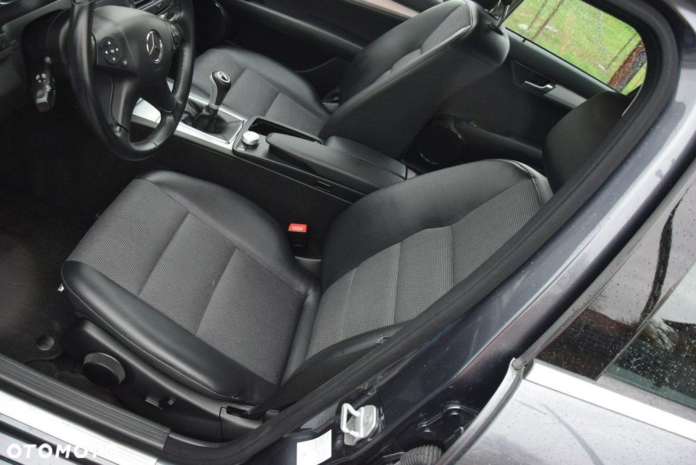 Mercedes-Benz Klasa C - 32