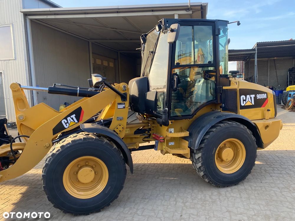 Caterpillar CAT 908M, 2017 ROK, 3900 MTH, ŁYŻKA OTWIERANA + WIDŁY, z NIEMIEC, - 13