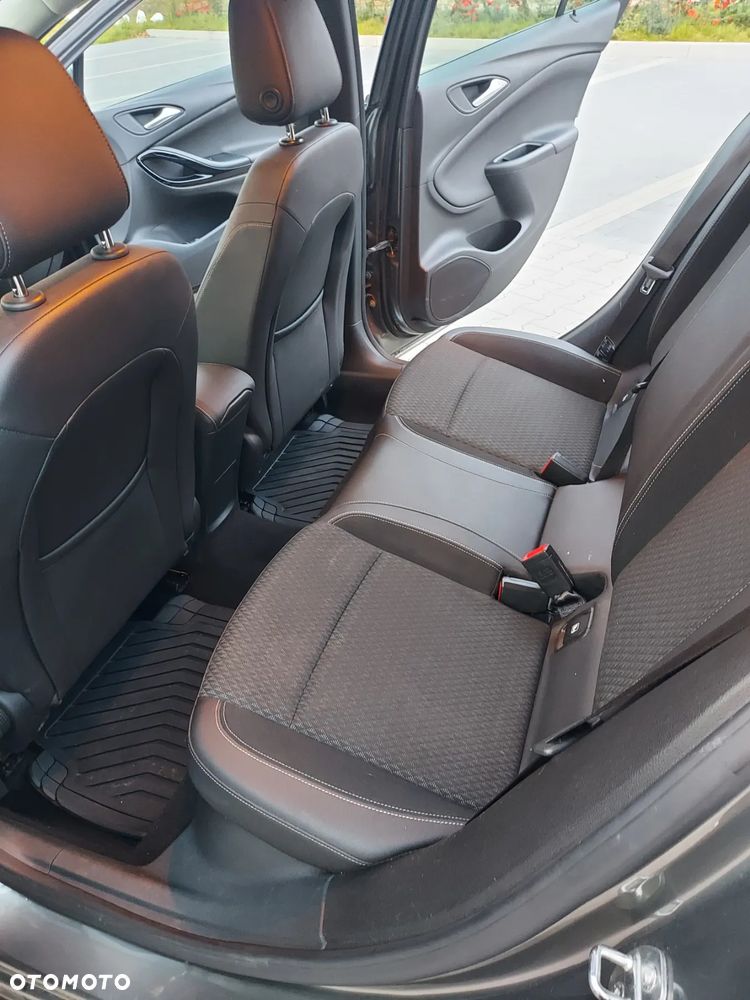 Opel Astra 1.6 CDTI Enjoy - 10