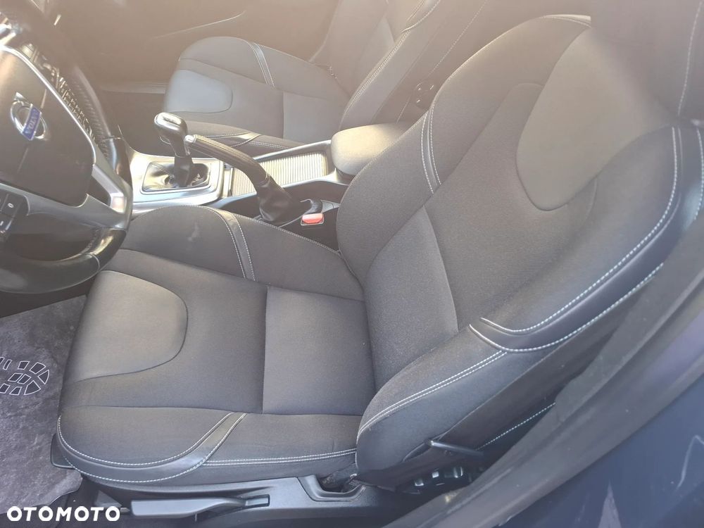 Volvo V40 D4 Momentum - 3