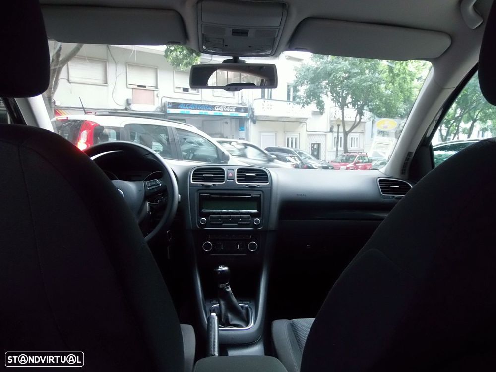 VW Golf 1.6 TDi Highline - 15