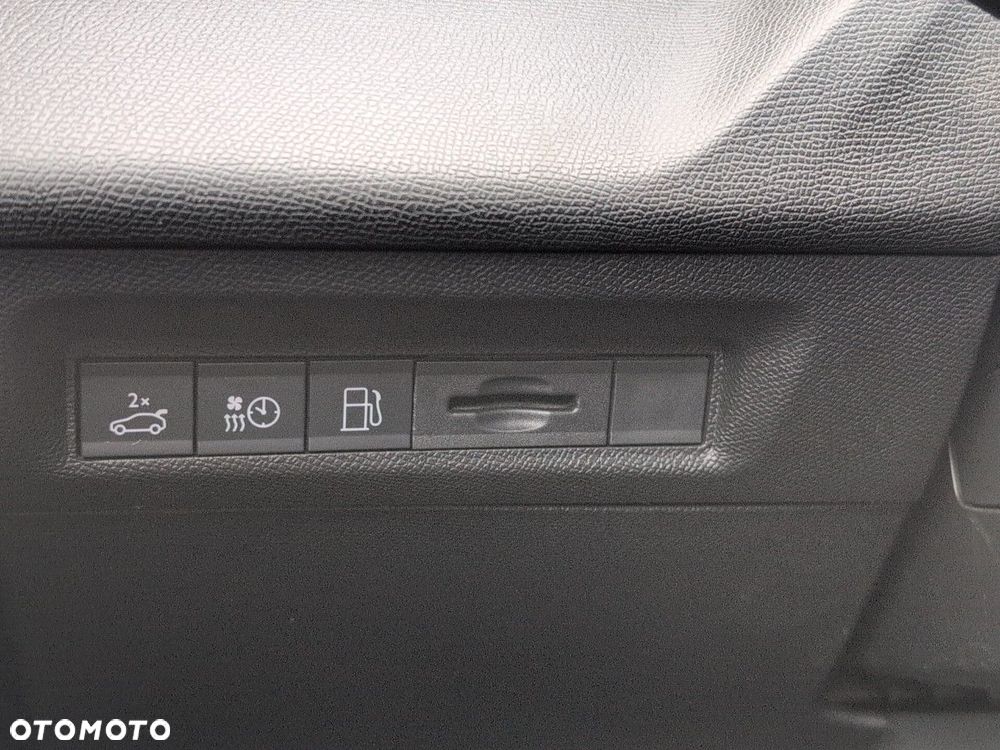 Peugeot 408 1.6 Plug-In Hybrid 225 GT EAT8 - 13