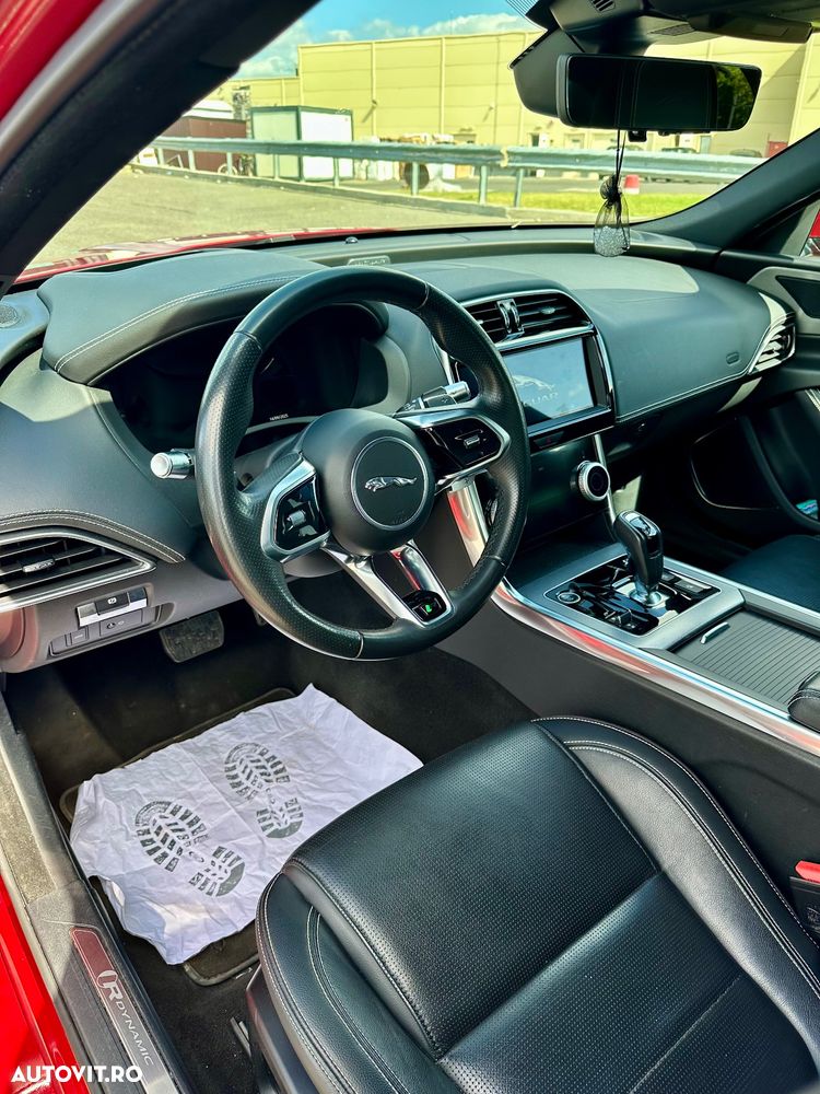 Jaguar XE D180 AWD R-Dynamic S - 8