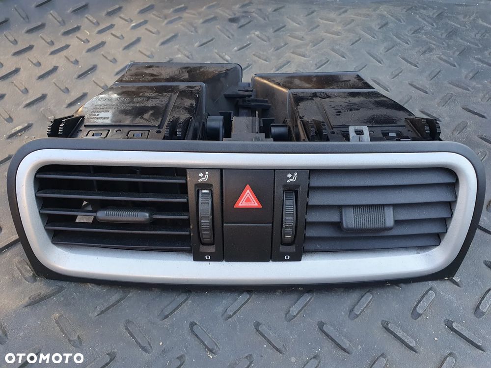 SKODA ROOMSTER FABIA II PANEL KRATKA NAWIEWU ŚRODKOWA 5J0820951 - 1