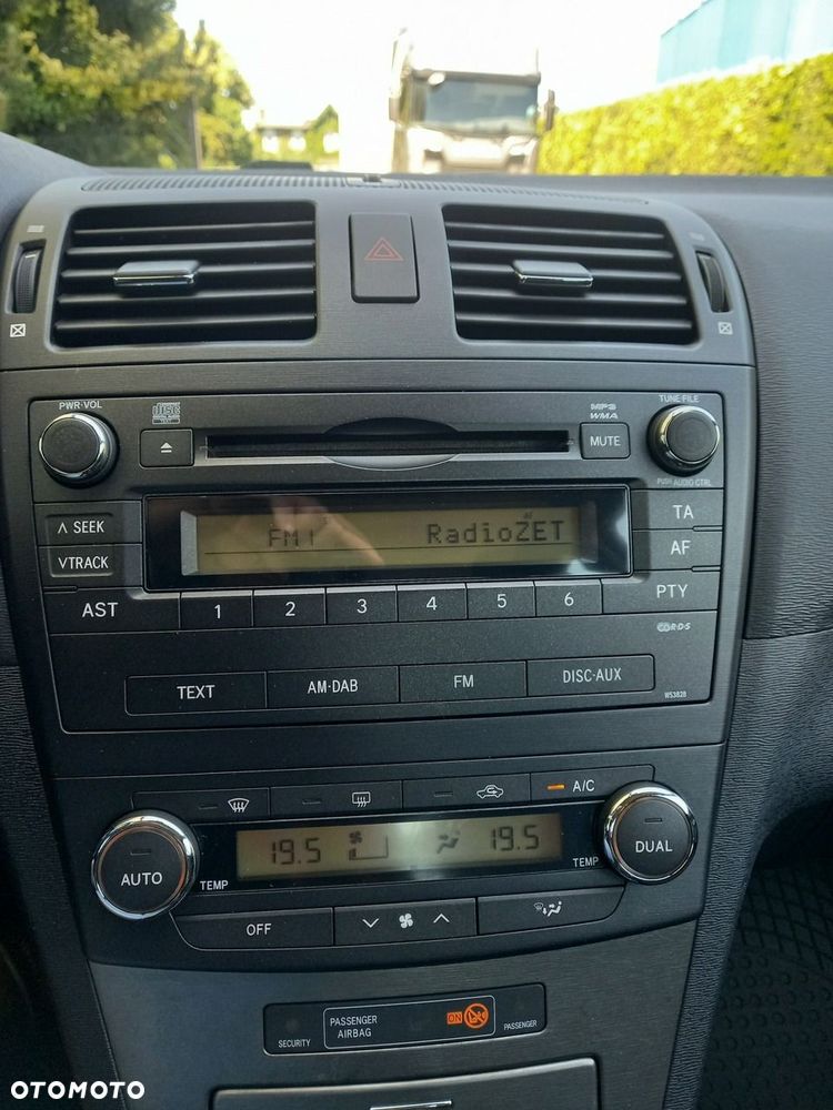 Toyota Avensis 1.8 Premium - 26