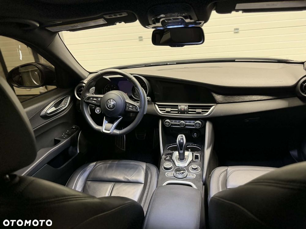 Alfa Romeo Giulia 2.0 Turbo 16V AT8-Q4 Ti - 9