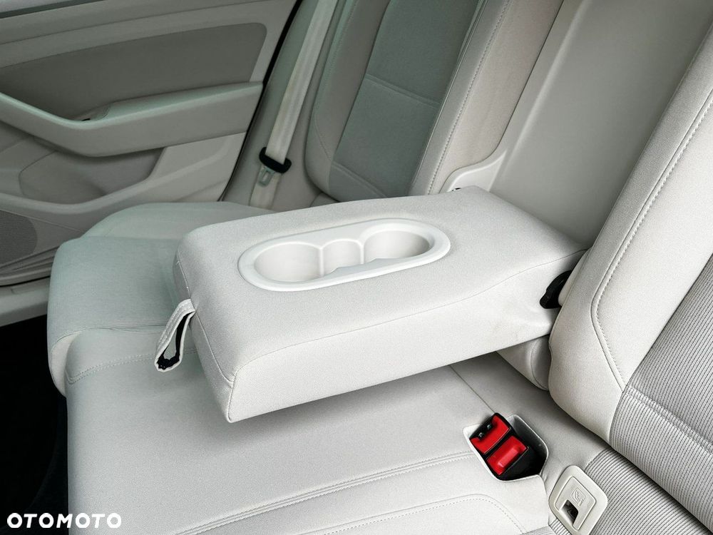 Volkswagen Passat Variant - 35