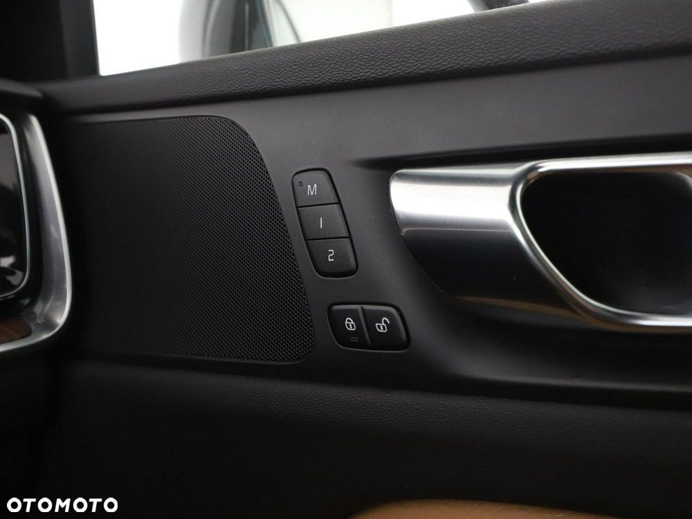 Volvo V60 T8 AWD Recharge Geartronic Inscription - 38