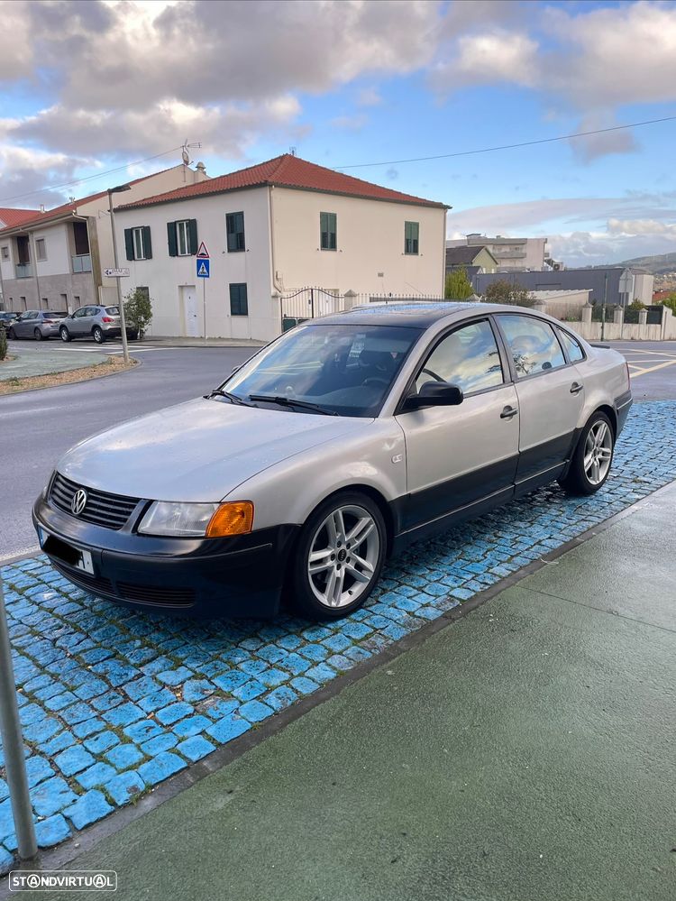 VW Passat 1.9 TDi Confortline - 1