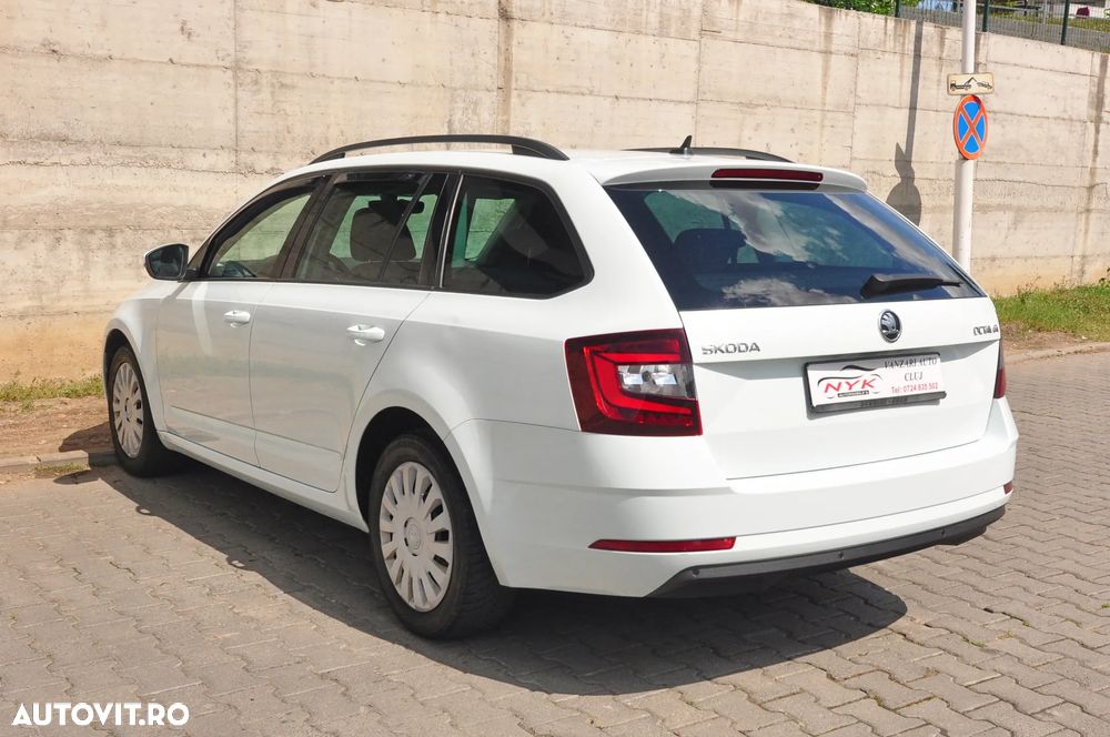Skoda Octavia 1.6 TDI DSG Ambition - 4