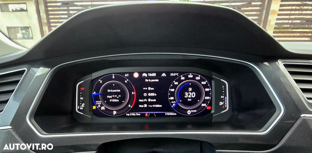 Volkswagen Tiguan 2.0 TDI SCR 4MOTION DSG URBAN SPORT - 31
