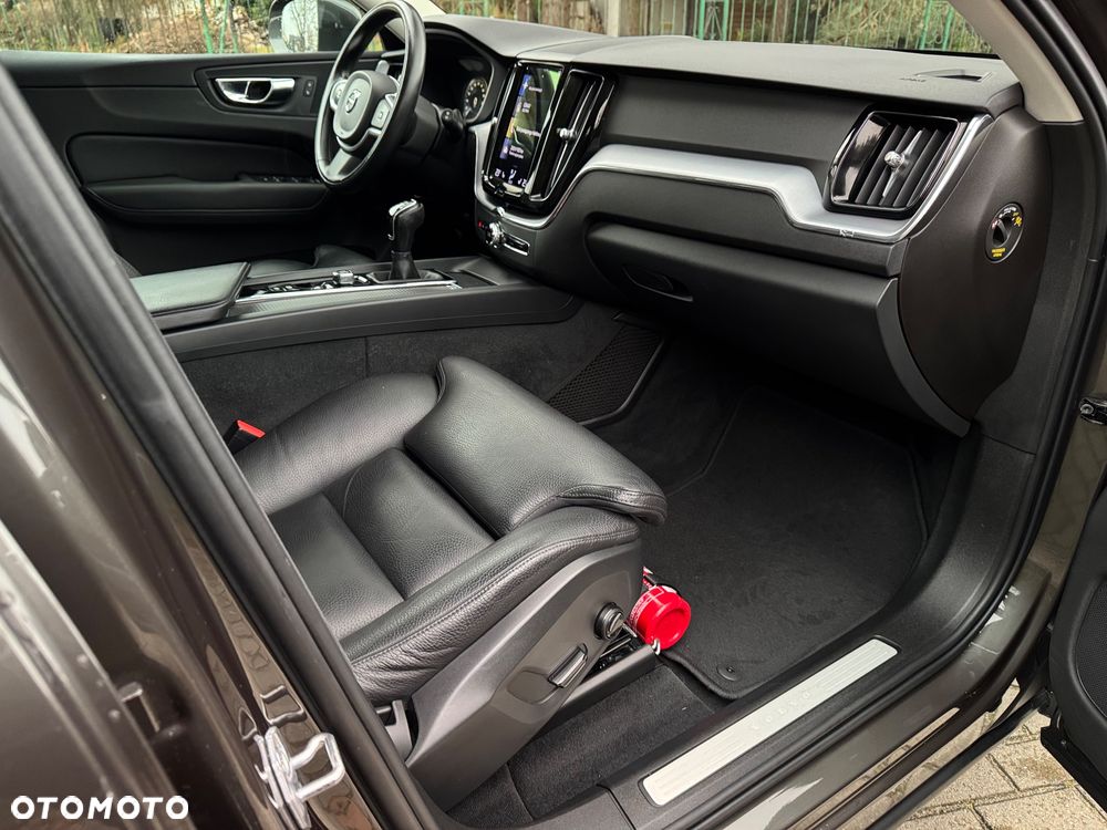 Volvo XC 60 D3 Momentum Pro - 24