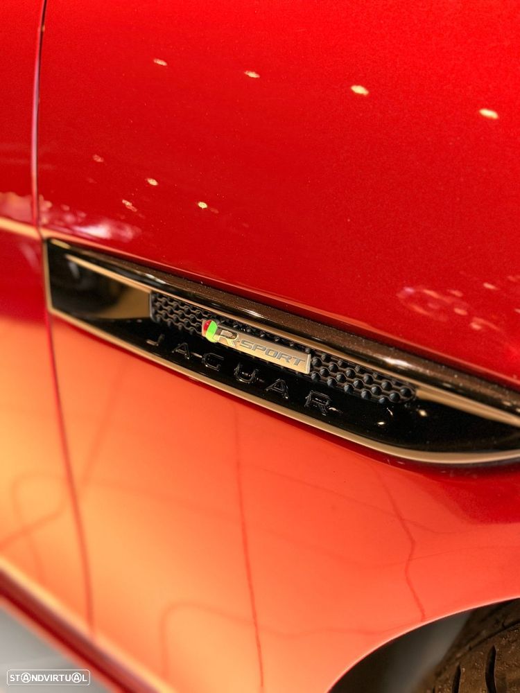 Jaguar XE 2.0 D R-Dynamic S - 10