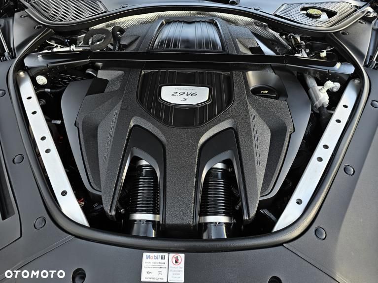 Porsche Panamera 4S - 35