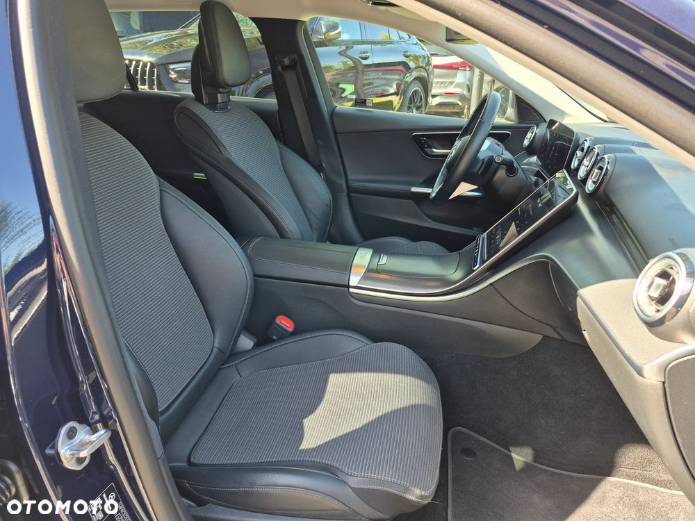 Mercedes-Benz Klasa C 220 d mHEV - 26