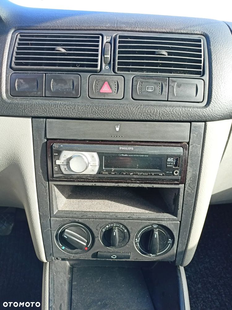 Volkswagen Golf - 10