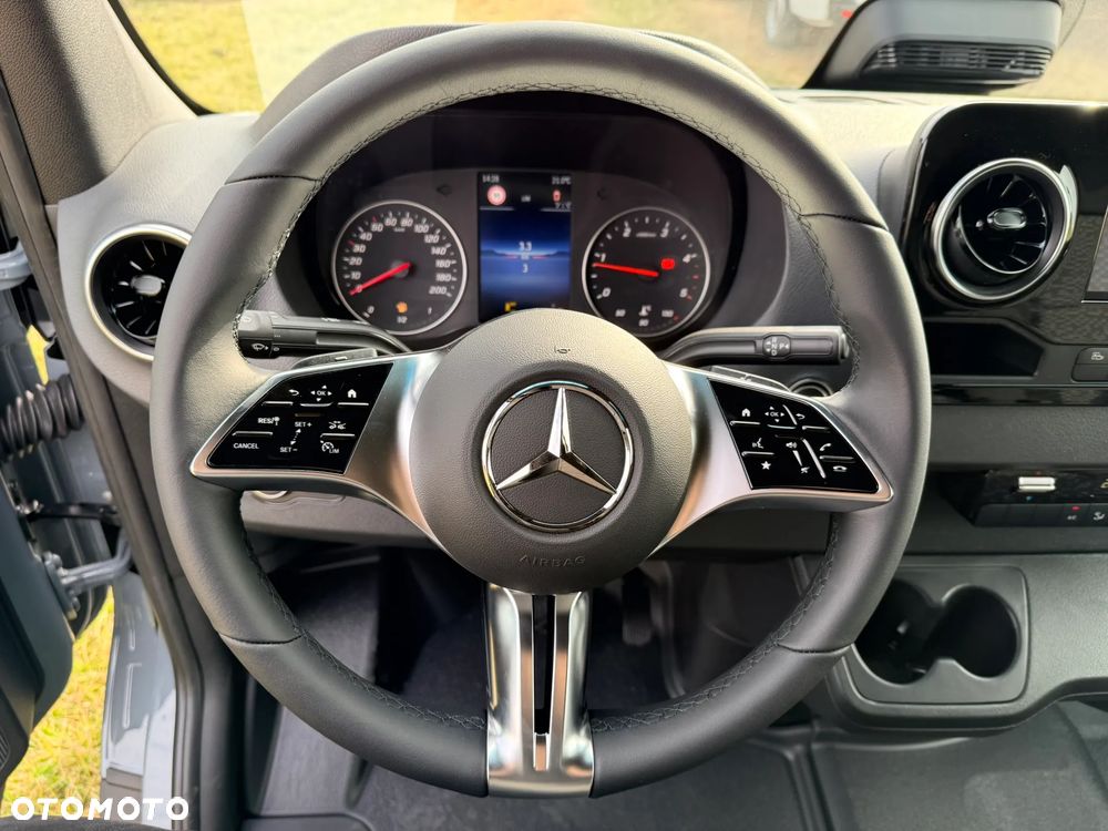 Mercedes-Benz Sprinter - 22
