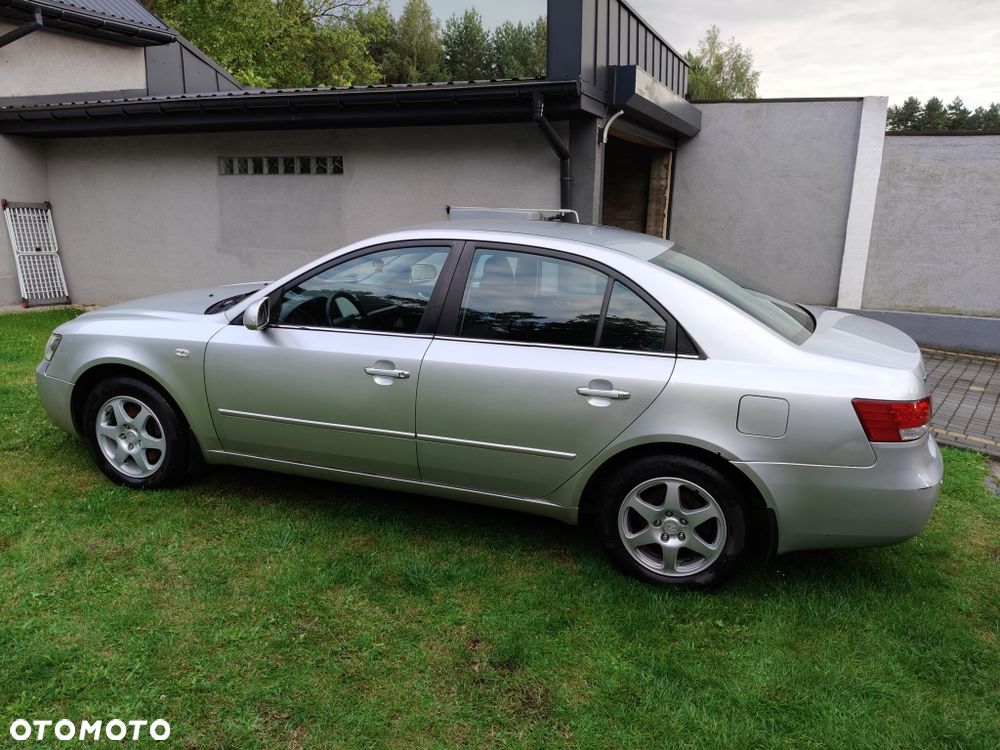 Hyundai Sonata - 2