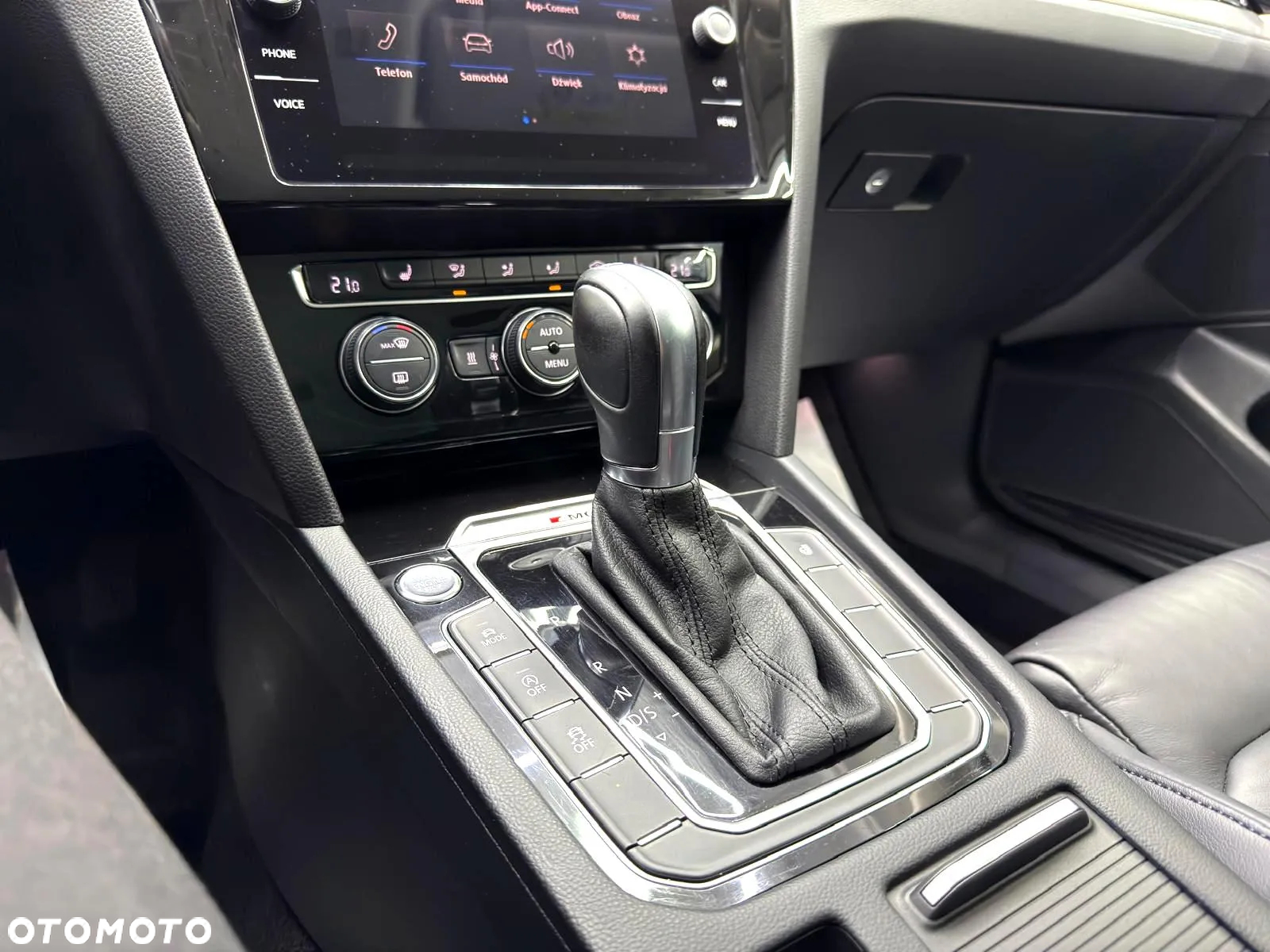 Volkswagen Passat Variant 2.0 TDI SCR DSG Highline - 24