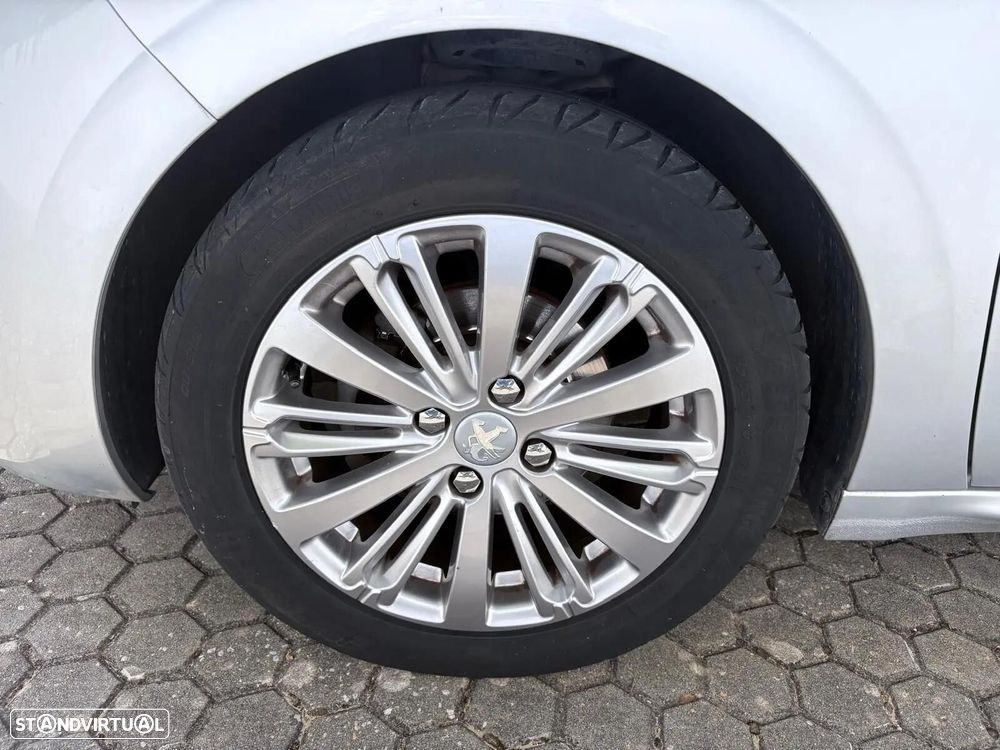 Peugeot 208 1.6 BlueHDi Style - 12