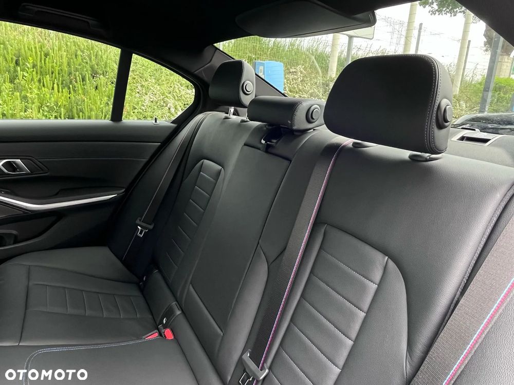 BMW Seria 3 320d xDrive mHEV - 27