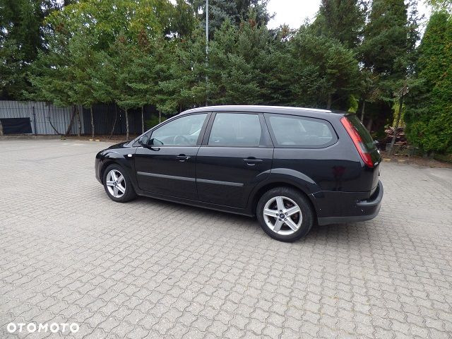 Ford Focus 1.6 TDCi DPF Style - 6