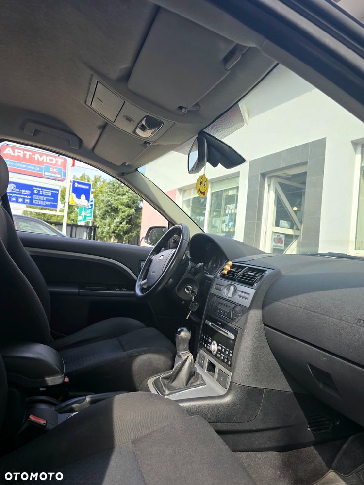 Ford Mondeo 2.0 Ghia - 8