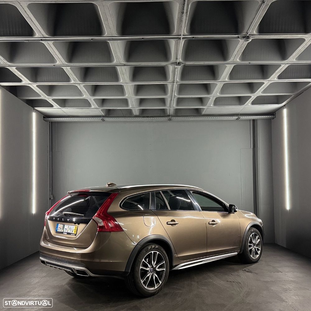 Volvo V60 Cross Country 2.0 D4 Pro Geartronic - 4
