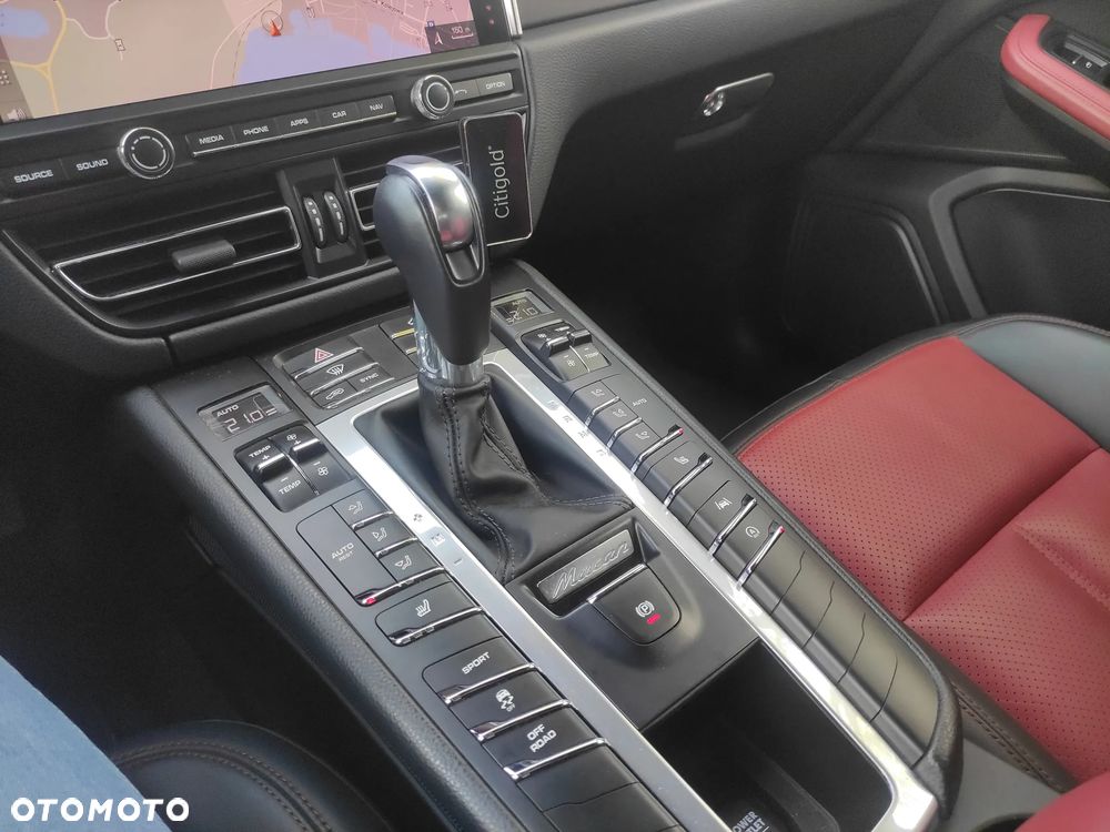 Porsche Macan - 24