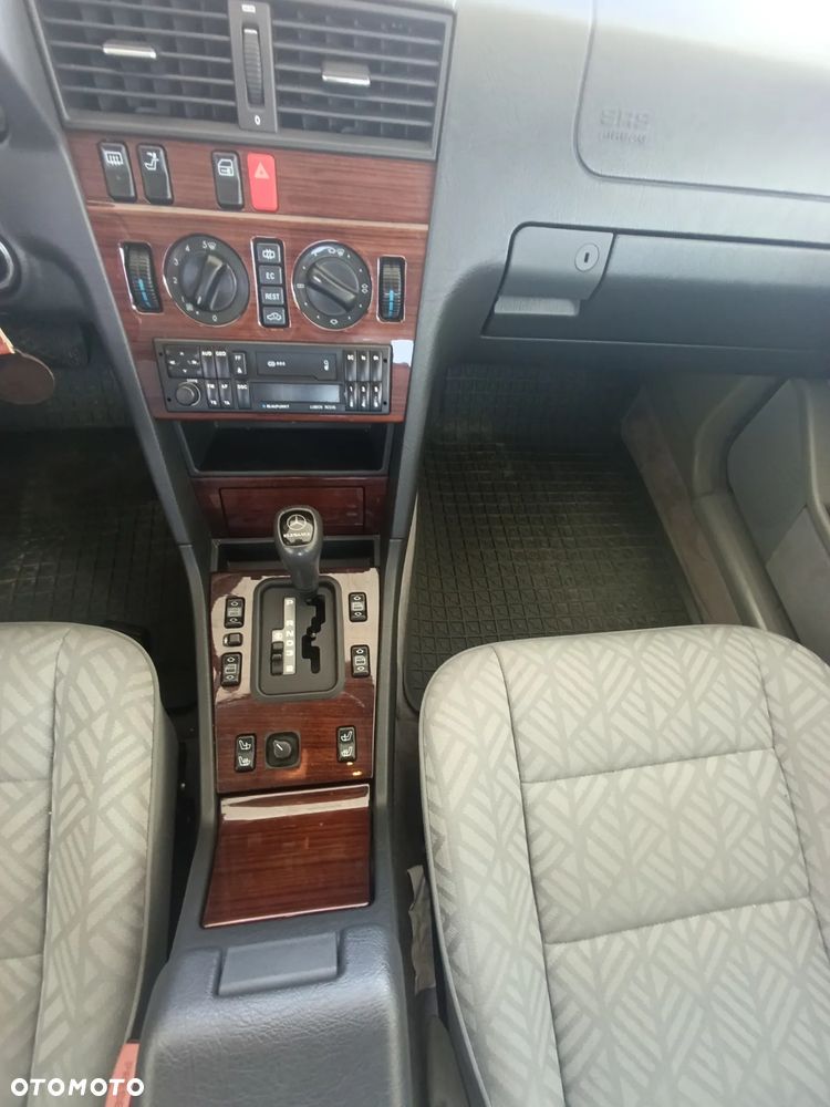 Mercedes-Benz 280 - 15