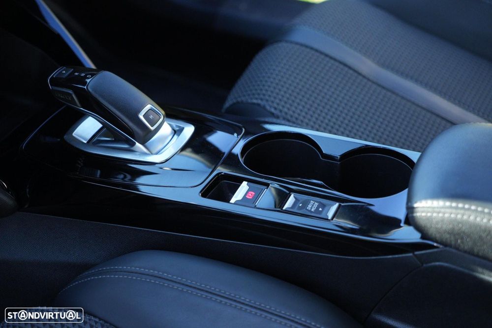 Peugeot 2008 1.2 PureTech GT EAT8 - 38