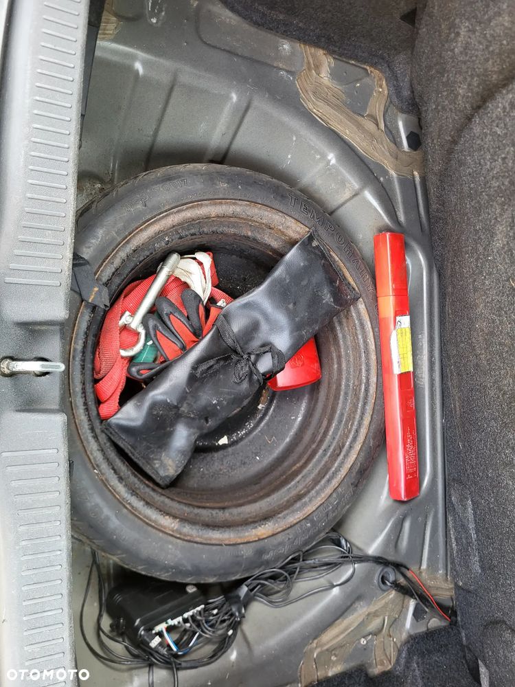 Toyota Auris 2.2 D-4D D-CAT - 8