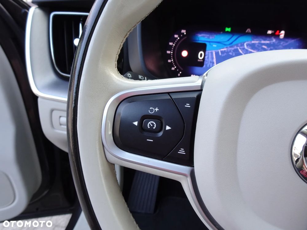 Volvo XC 60 B4 D Momentum Pro - 25
