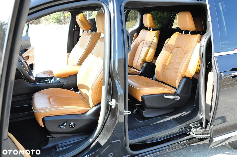 Chrysler Pacifica - 26
