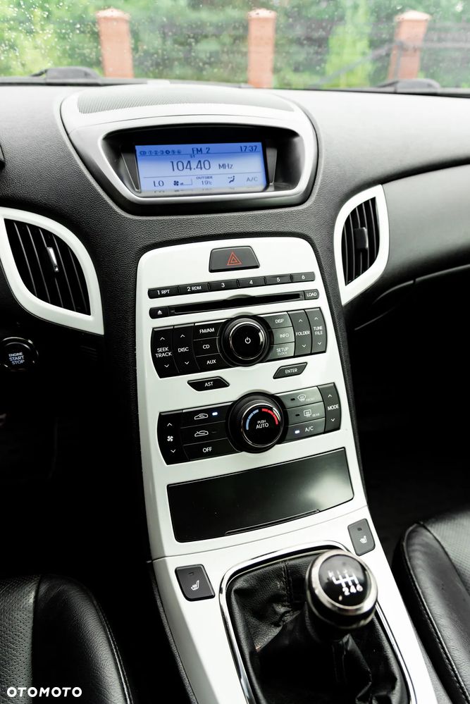 Hyundai Genesis Coupe 2.0 T - 24