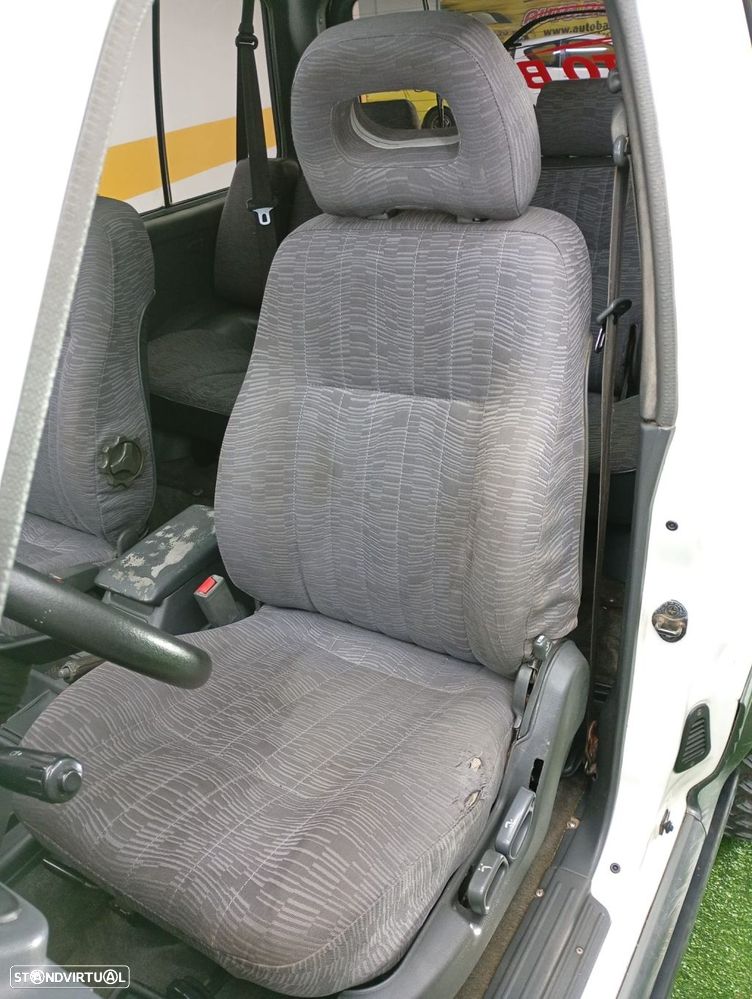 Mitsubishi Pajero 2.5 TDi GLS - 15