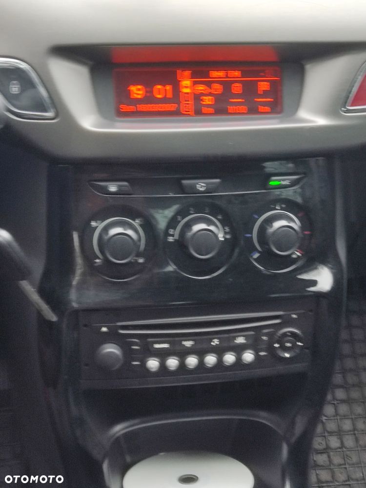 Citroën C3 Pure Tech (VTi) 82 Exclusive - 22