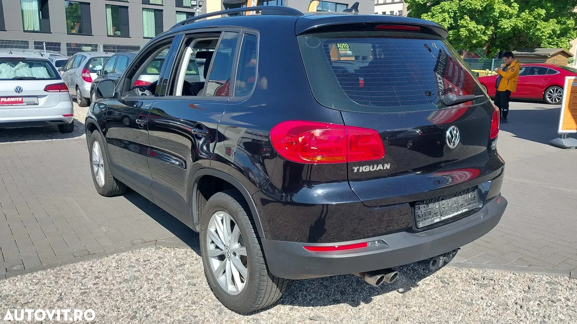 Volkswagen Tiguan - 2